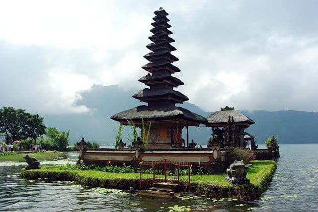The Ultimate Guide to Indonesia Landmarks: Natural Wonders, Sacred Temples & Hidden Gems